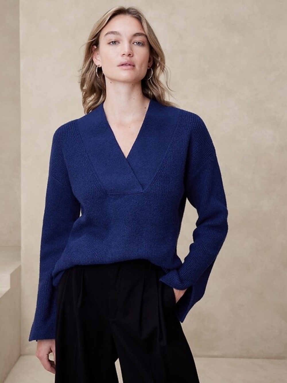 Banana Republic Deep Blue V-Neck Knit Sweater EUC